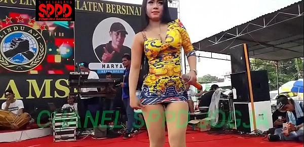  Indonesian Erotic Dance - Pretty Sintya Riske Wild Dance on stage